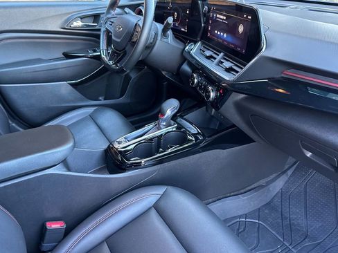 Certified 2024 Chevrolet Trax RS FWD image 18