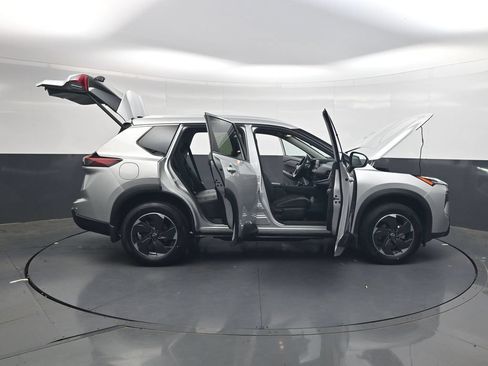 Used 2025 Nissan Rogue SV w/ SV Premium Package FWD image 52