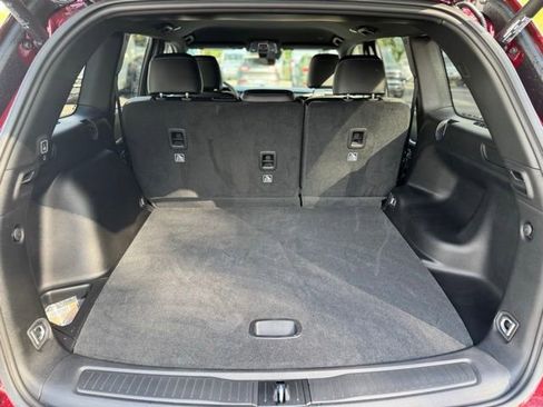 New 2025 Jeep Grand Cherokee Limited w/ Black Appearance Package image 12