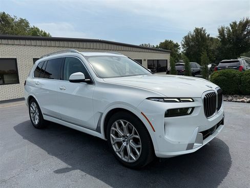 Used 2023 BMW X7 xDrive40i w/ Premium Package AWD/4WD image 5