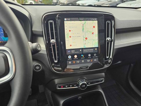 Certified 2025 Volvo XC40 B5 Plus w/ Protection Package Premier image 29