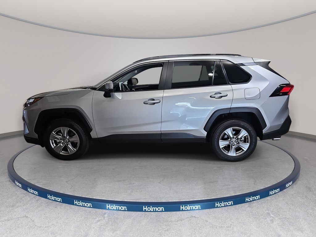 Used 2025 Toyota RAV4 XLE AWD/4WD image 9