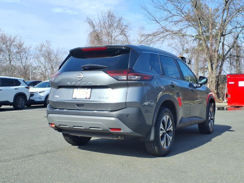Used 2023 Nissan Rogue SV w/ SV Premium B Package image 4