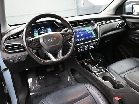 Used 2022 Chevrolet Bolt EUV LT w/ Convenience Package image 12