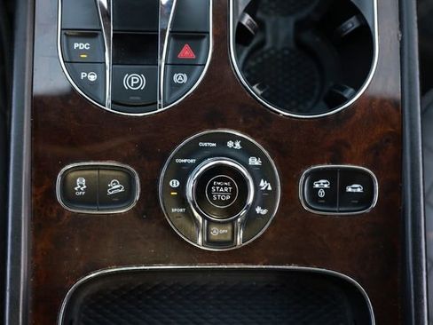 Used 2018 Bentley Bentayga AWD/4WD image 49