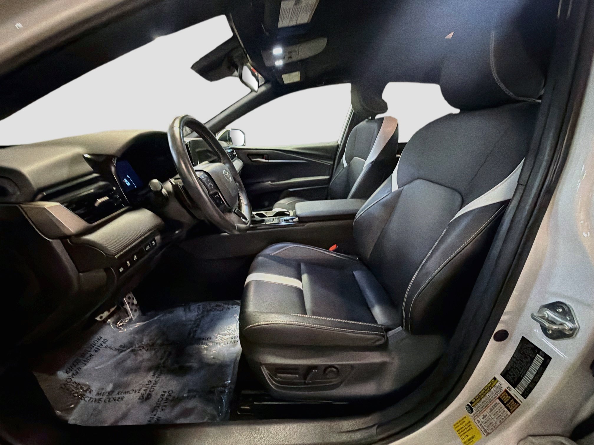 Used 2025 Toyota Camry SE FWD image 13