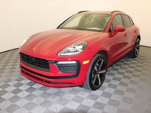 Used 2025 Porsche Macan image 14