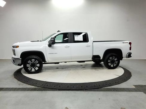 Used 2024 Chevrolet Silverado 3500 LT w/ Convenience Package AWD/4WD image 5