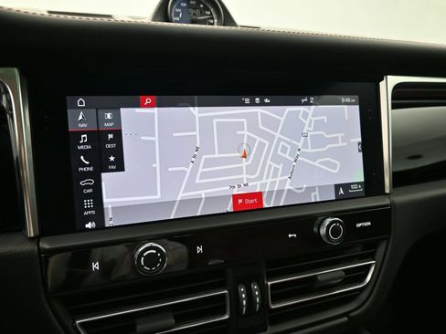 Used 2025 Porsche Macan AWD/4WD image 12