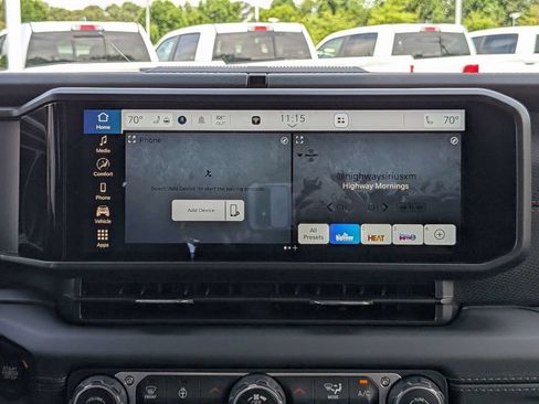 Used 2025 Jeep Gladiator Rubicon w/ Convenience Group AWD/4WD image 17