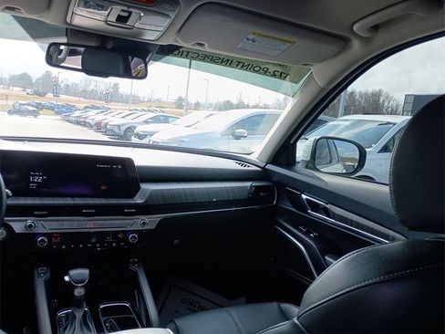 Used 2024 Kia Telluride EX w/ EX Captain's Chair Package image 11