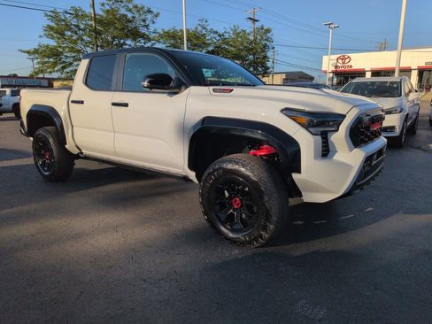 Used 2025 Toyota Tacoma TRD Pro AWD/4WD image 7