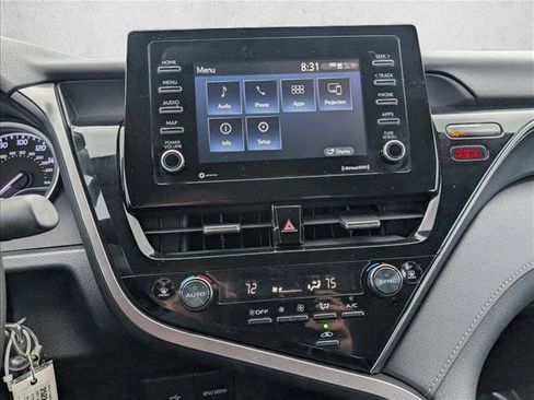 Used 2022 Toyota Camry LE image 9