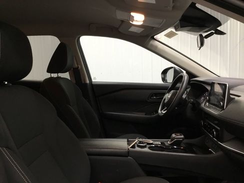 Used 2024 Nissan Rogue S AWD/4WD image 19