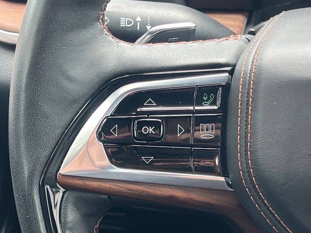 Certified 2025 Jeep Grand Cherokee Summit w/ Obsidian Package AWD/4WD image 23