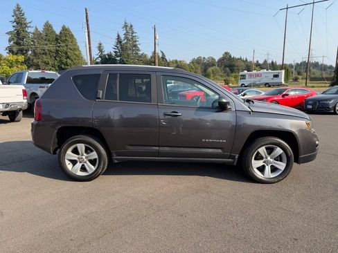 Used 2017 Jeep Compass Sport w/ Power Value Group AWD/4WD image 4