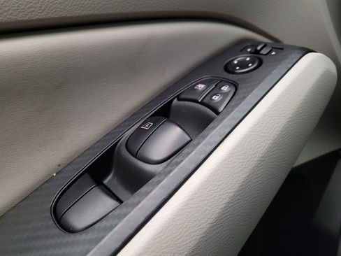 Used 2024 Nissan Altima 2.5 SV FWD image 27