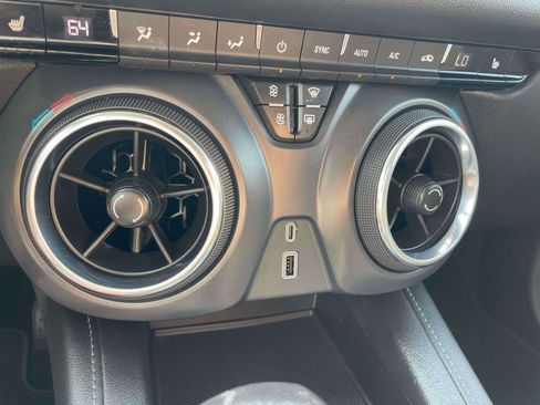 Used 2019 Chevrolet Blazer LT FWD image 16