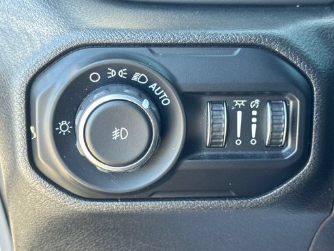Used 2018 Jeep Wrangler Unlimited Sahara AWD/4WD image 30