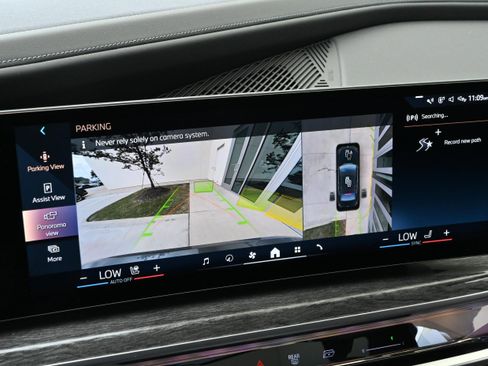 Certified 2024 BMW i7 eDrive50 w/ Executive Package RWD image 18