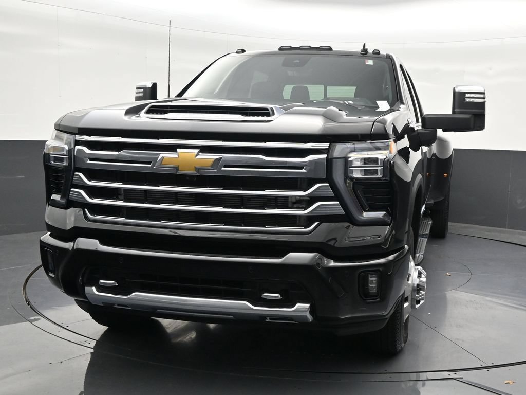 Used 2026 Chevrolet Silverado 3500 High Country w/ High Country Premium Package AWD/4WD image 9