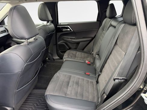 Used 2024 Mitsubishi Outlander SE image 24