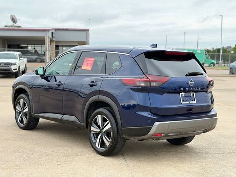 Certified 2026 Nissan Rogue SL FWD image 8