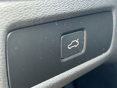 Used 2024 Volvo XC60 B5 Core image 18