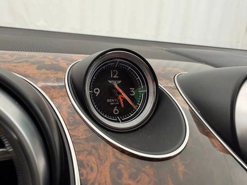 Used 2017 Bentley Bentayga AWD/4WD image 18