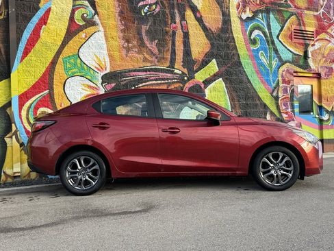 Used 2019 Toyota Yaris LE image 2