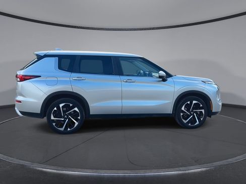 Used 2024 Mitsubishi Outlander SE AWD/4WD image 9