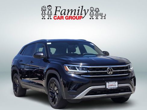 Used 2023 Volkswagen Atlas Cross Sport SE w/ Black Wheel Package FWD image 2