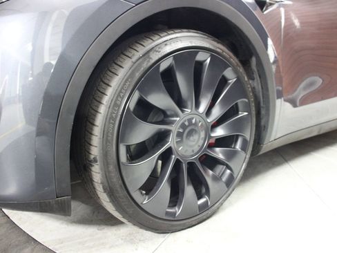 Used 2023 Tesla Model Y Long Range image 43