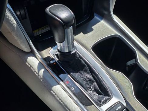 Used 2018 Honda Accord Touring image 24