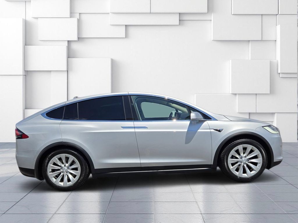 Used 2018 Tesla Model X 75D AWD/4WD image 4