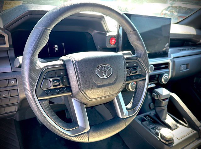 Used 2025 Toyota Tacoma TRD Off-Road AWD/4WD image 18