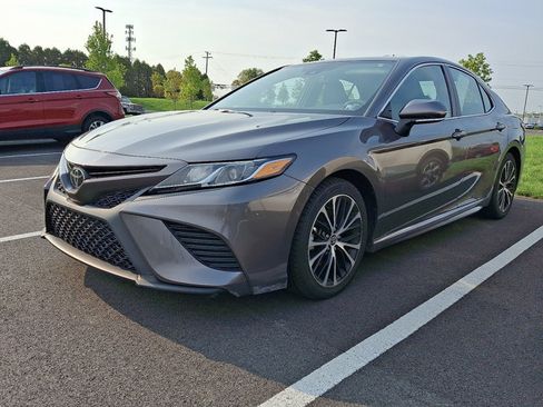 Used 2020 Toyota Camry SE w/ Cold Weather Package AWD/4WD image 3