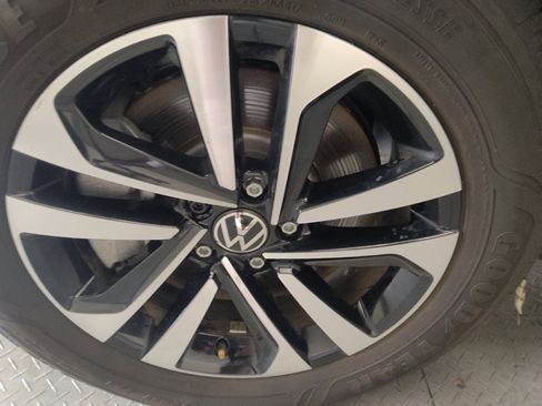 Used 2024 Volkswagen Tiguan S FWD image 31