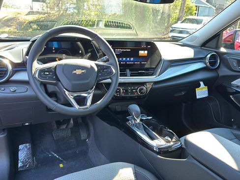 New 2026 Chevrolet Trax LT w/ Driver Confidence Package image 16