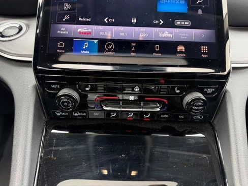 Used 2023 Jeep Grand Cherokee L Limited image 16