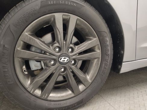 Used 2017 Hyundai Elantra SE image 31