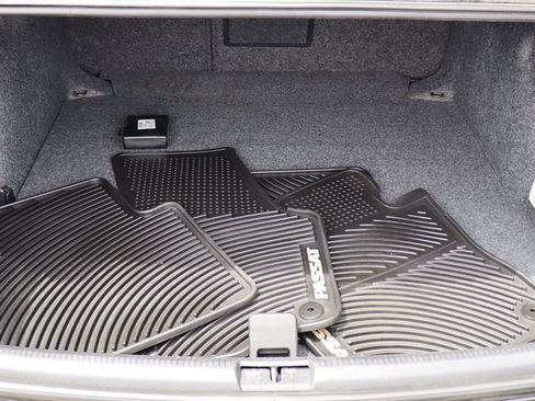 Used 2015 Volkswagen Passat TDI SEL Premium FWD image 23