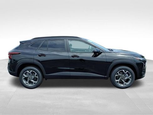 New 2026 Chevrolet Trax LT FWD image 2
