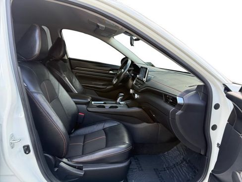 Used 2022 Nissan Altima 2.5 SR FWD image 12