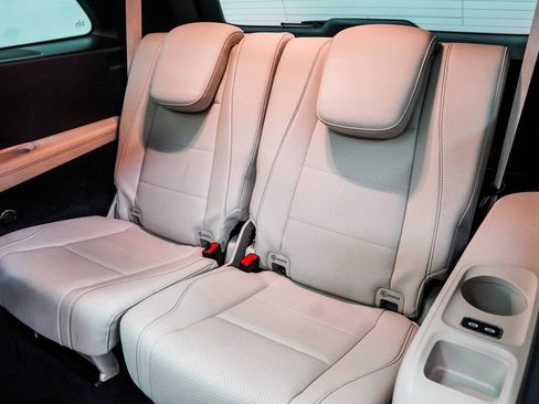 Used 2025 Mercedes-Benz GLS 450 4MATIC image 42