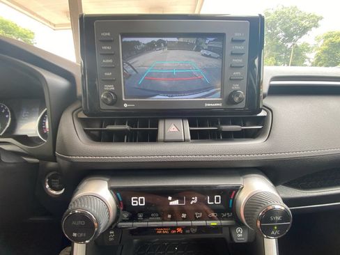 Used 2022 Toyota RAV4 XLE AWD/4WD image 21