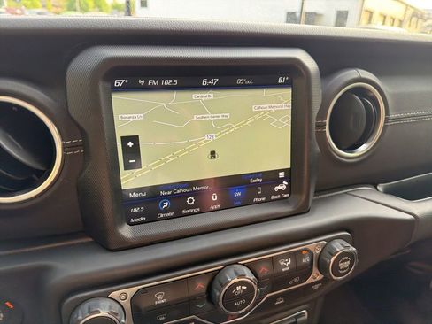 Used 2023 Jeep Wrangler Unlimited Sahara AWD/4WD image 15