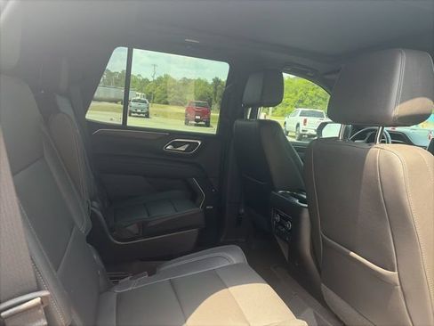 Used 2022 Chevrolet Tahoe Z71 w/ Luxury Package AWD/4WD image 12