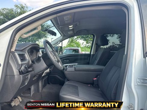 Used 2018 Nissan Titan SV AWD/4WD image 10