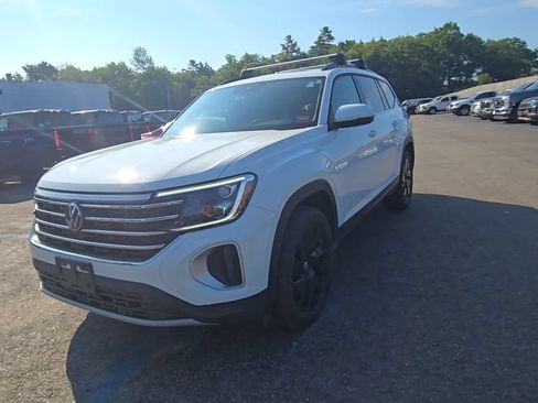 Used 2024 Volkswagen Atlas SE AWD/4WD image 15